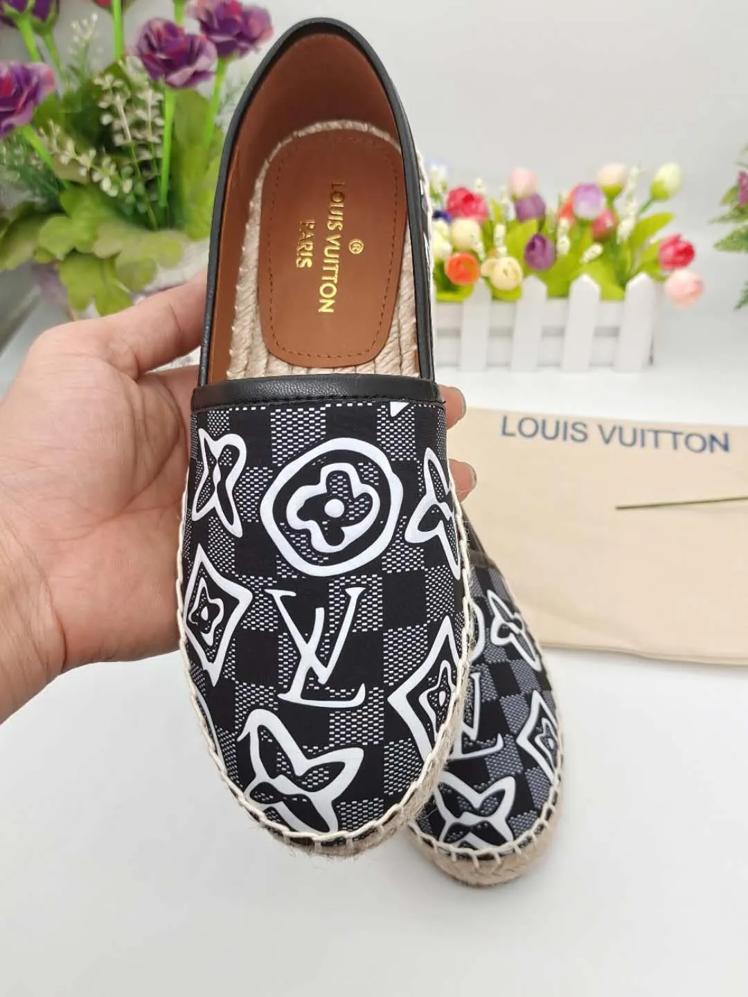👟👟Ex-factory price 380👟👟 Lvui...Vuitt* on/】...Top purchasing agent, the highest version. Counter 19ss autumn and winter new straw woven women's, men's, mixed material gold thread letter fisherman shoes series, popular single shoes, beautiful on the feet. Purchase the authentic original build 6⃣Female model: sizes 34-41.